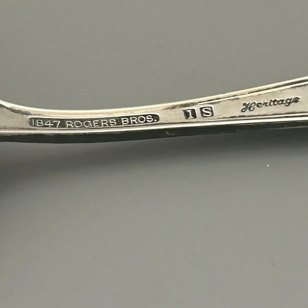 1847 Rogers Bros IS Silver Plated Heritage 1953 Pierced Pie/Cake Server